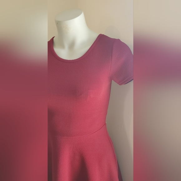 Pretty 50s Styled Red Dress - Picture 3 of 4